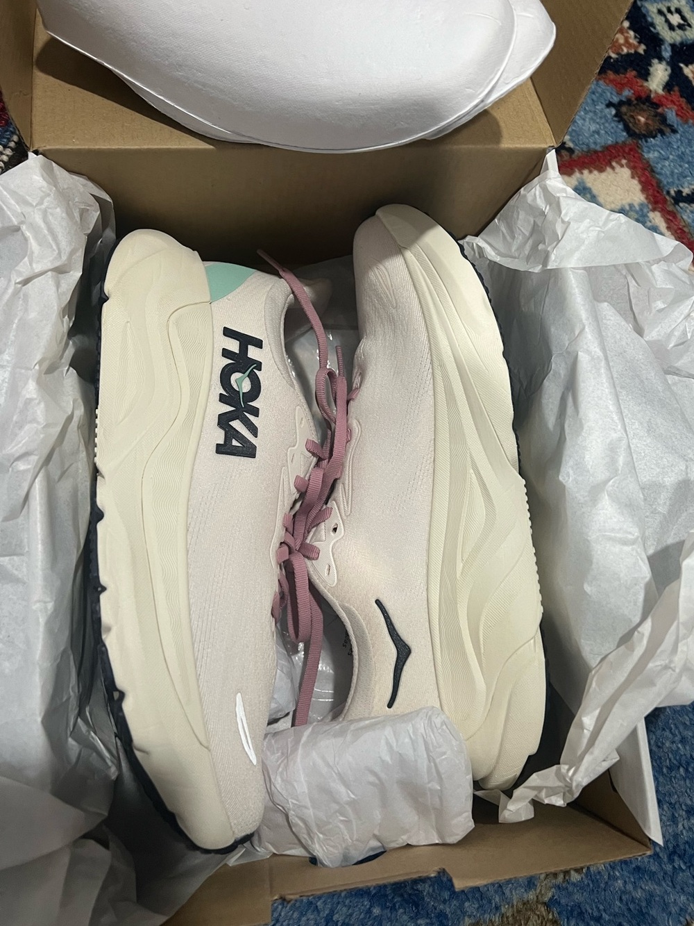 Hoka Arahi 8 Running Sneakers - Picture 4 of 11